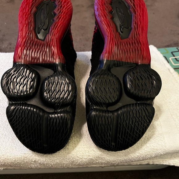 Nike LeBron 17 Infrared. Size 12. New never worn. - Picture 6 of 6